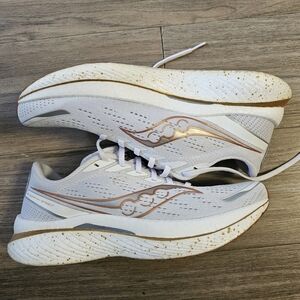 Men's Size 10 Saucony Endorphin Speed 3. White/Gold